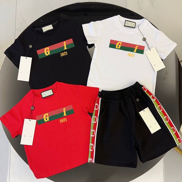 G designer Clothing Sets kids T-shirt black monogrammed shortst fashion British fashion brand summer childrens treasures Boys and Girls cotton white two piece, 1 original label
G designer Clothing Sets kids T-shirt black monogrammed shortst fashion British fashion brand summer childrens treasures Boys and Girls cotton white two piece, 1 original label