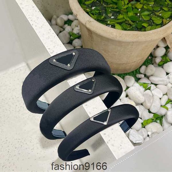 Fashion Luxury Designer Letter Triangle Headbands Hair bands For Women Girl Brand Elastic Headband Sports Fitness Headband Head Wrap High Quality 2cm 3cm 4cm
Fashion Luxury Designer Letter Triangle Headbands Hair bands For Women Girl Brand Elastic Headband Sports Fitness Headband Head Wrap High Quality 2cm 3cm 4cm