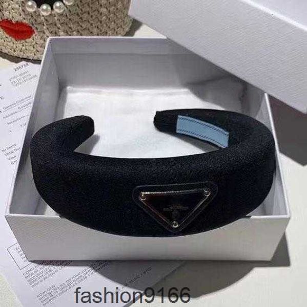 Fashion Brand Triangle Letter Headband Candy Color Women Girl Letter Hairband with Stamp Hair Accessories High Quality Cotton Hairbands
Fashion Brand Triangle Letter Headband Candy Color Women Girl Letter Hairband with Stamp Hair Accessories High Quality Cotton Hairbands