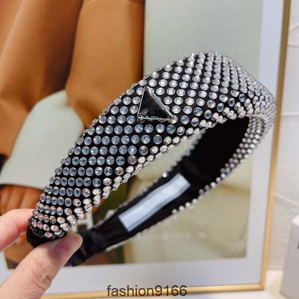 New Crystal Luxury Headbands Big Rectangle Diamond Fashion Hair Band Ornament Rhinestones Women Ladies Headband Accessories
New Crystal Luxury Headbands Big Rectangle Diamond Fashion Hair Band Ornament Rhinestones Women Ladies Headband Accessories