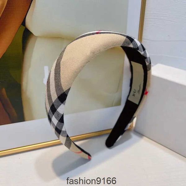 Headbands 2Colors Super Quality Classic B-Letter s Headband Mix Colors Stripes Pattern Brand Headband Women Hair Hoop Hair Accessories
Headbands 2Colors Super Quality Classic B-Letter s Headband Mix Colors Stripes Pattern Brand Headband Women Hair Hoop Hair Accessories