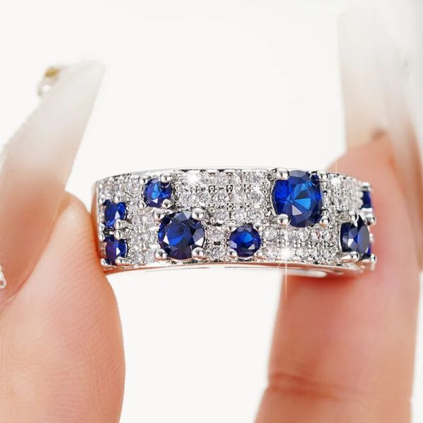 Huitan Dazzling Blue/White CZ New Ring new for Women Sier Color Plated Wedding Engagement 2025 Trendy Female Accessories Modern Jewelry