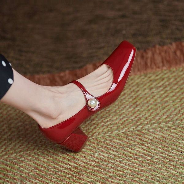 2024 New Spring Red Stripe High Heels Mary Jane Shoes Lacquer Leather Square Headed Thick Heels Wedding Shoes for Women
2024 New Spring Red Stripe High Heels Mary Jane Shoes Lacquer Leather Square Headed Thick Heels Wedding Shoes for Women