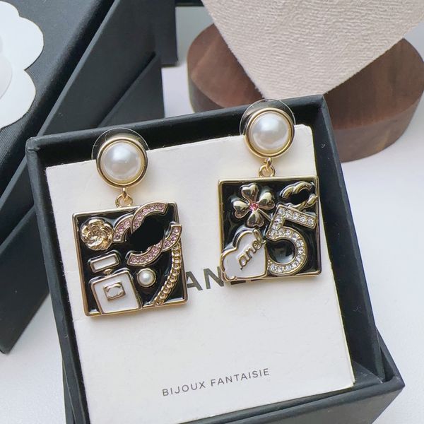 Brand Classic Heart Earring Fashion Women Designer Earring High Quality Crystal Jewelry Earrings Wedding Party Gift with Box
Brand Classic Heart Earring Fashion Women Designer Earring High Quality Crystal Jewelry Earrings Wedding Party Gift with Box