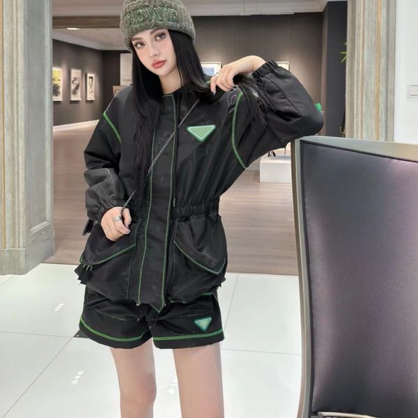 Womens Tracksuits Designer Woman Two Piece Set Summer PRD Classic triangle logo hooded zipper sweatshirt jacket elastic waist shorts set
Womens Tracksuits Designer Woman Two Piece Set Summer PRD Classic triangle logo hooded zipper sweatshirt jacket elastic waist shorts set