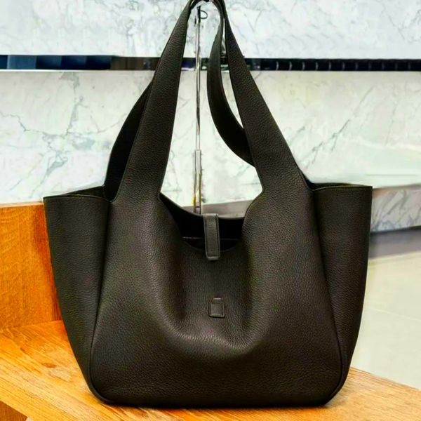 High Quality Bea Tote Bag Designer Bag Women Luxury Handbag Grained Leather Crossbody Shoulder Bags Purse Large Capacity Beach Travel Shopping Bag With Metal Letter, .black
High Quality Bea Tote Bag Designer Bag Women Luxury Handbag Grained Leather Crossbody Shoulder Bags Purse Large Capacity Beach Travel Shopping Bag With Metal Letter, .black