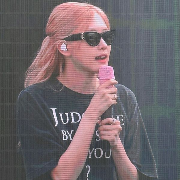 New Sagrada Saga sunglasses M94 black super Joker explosions ladies fashion stars with men driving street shooting.
New Sagrada Saga sunglasses M94 black super Joker explosions ladies fashion stars with men driving street shooting.