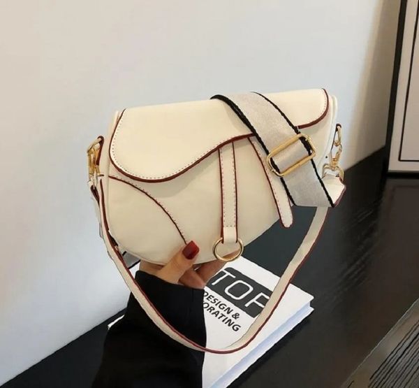 Designer Bag Classic Saddle Bag Luxury Shoulder Bag Hardware Buckle High Quality Top quality leather material Summer classic style, D-6
Designer Bag Classic Saddle Bag Luxury Shoulder Bag Hardware Buckle High Quality Top quality leather material Summer classic style, D-6