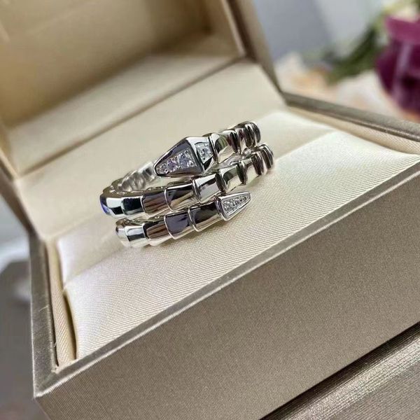 

Desingers Ring Men and Women Width and Narrow Version Luxurys Open Rings Easy to Deform Lady Silver Snake Plated Light Bone Full Diamond Pattern Couple nice