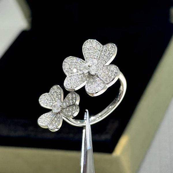 2024 New Arrival Luxury Designer Real 925 Sterling Silver Clover Flower Opening Rings Full 5A Zircon Women Fashion Brand Party Accessories Trend
2024 New Arrival Luxury Designer Real 925 Sterling Silver Clover Flower Opening Rings Full 5A Zircon Women Fashion Brand Party Accessories Trend