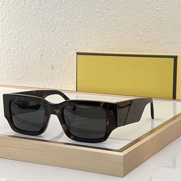 24SS Fashion Mens Womens Designers Glossy Black Acetate Coarse Frame Pure Grey Lenses 100% UVA/UVB Protection Gold Details
24SS Fashion Mens Womens Designers Glossy Black Acetate Coarse Frame Pure Grey Lenses 100% UVA/UVB Protection Gold Details