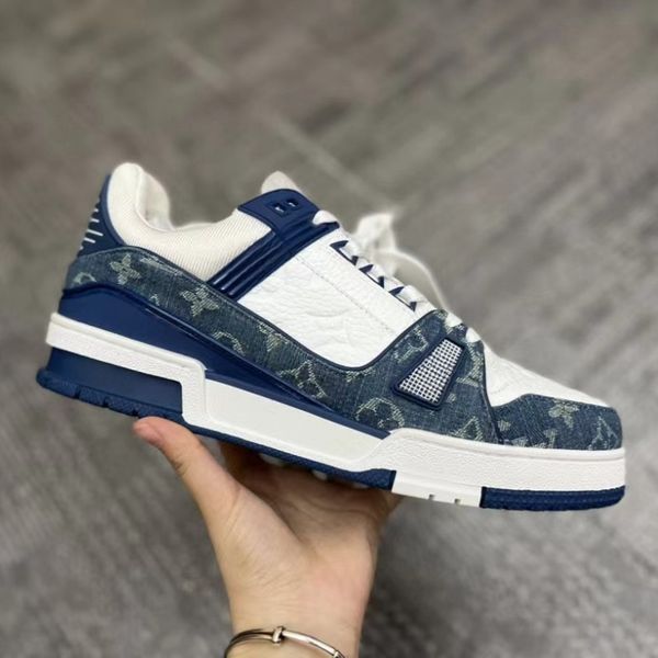 Casual Designer Printed new shoe version rubber outsole Leather material leisure thick insole for men and women 35-46, A8
Casual Designer Printed new shoe version rubber outsole Leather material leisure thick insole for men and women 35-46, A8