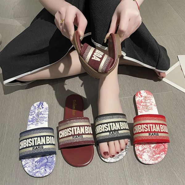 Luxury Women's Sandals Brand Design Summer Women's Flat Shoes High Quality Indoor Non-slip Slippers Trendy Designer Flip-flops, Random color1
Luxury Women's Sandals Brand Design Summer Women's Flat Shoes High Quality Indoor Non-slip Slippers Trendy Designer Flip-flops, Random color1