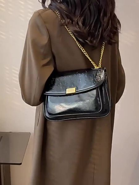 Ins hot sales High quality vintage All-in-one shoulder bag Waterproof wear-resistant chain bag Fashion crossbody bag, Red
Ins hot sales High quality vintage All-in-one shoulder bag Waterproof wear-resistant chain bag Fashion crossbody bag, Red