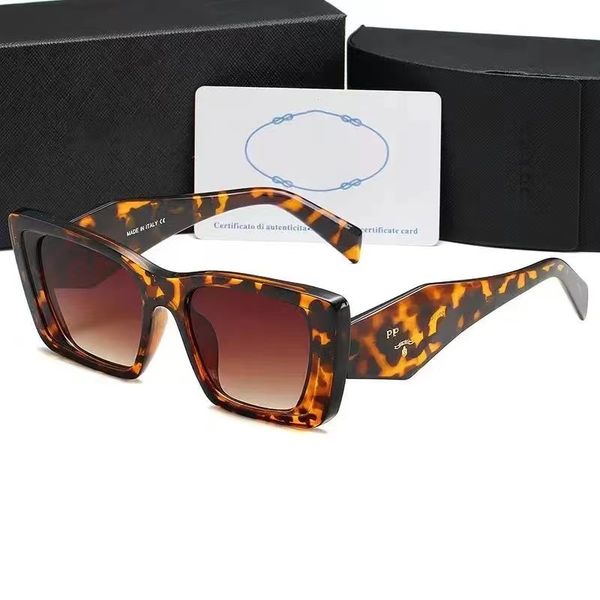 Fashion Designer Sunglasses for women Mens Outdoor Shades Fashion Classic Lady Luxury Eyewear Mix Color Optional Triangular signature gafas para el sol de With box
Fashion Designer Sunglasses for women Mens Outdoor Shades Fashion Classic Lady Luxury Eyewear Mix Color Optional Triangular signature gafas para el sol de With box