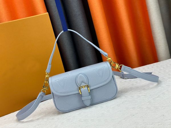 Limited edition Diane baguette Genuine leather design shoulde bags clutch handbag brand designer tote bag crossbody messenger package M83592, Khaki
Limited edition Diane baguette Genuine leather design shoulde bags clutch handbag brand designer tote bag crossbody messenger package M83592, Khaki