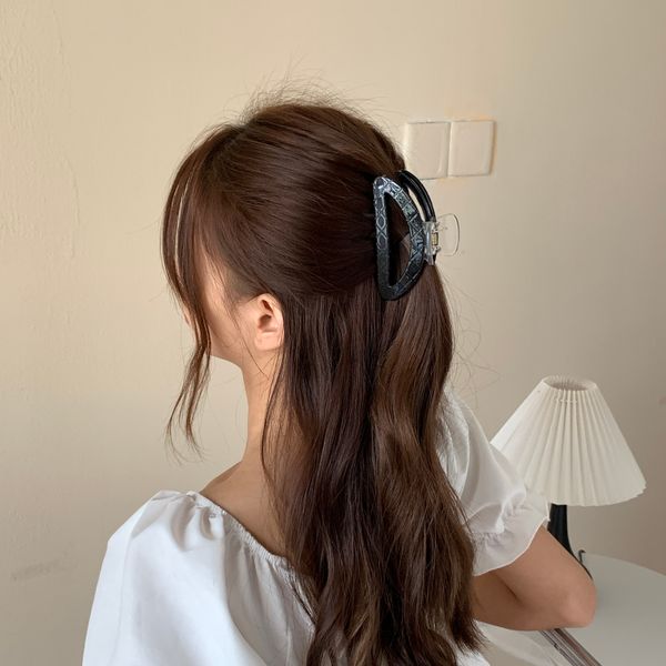 Personalized plaid hair clip, acrylic grip clip wholesale, semi-circular plaid, mesh red headwear hair accessories
Personalized plaid hair clip, acrylic grip clip wholesale, semi-circular plaid, mesh red headwear hair accessories