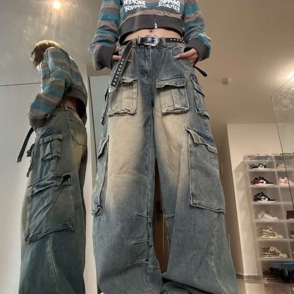 American style multi pocket workwear jeans with trendy and cool high street design, loose and straight leg long pants that drag the floor, Blue
American style multi pocket workwear jeans with trendy and cool high street design, loose and straight leg long pants that drag the floor, Blue