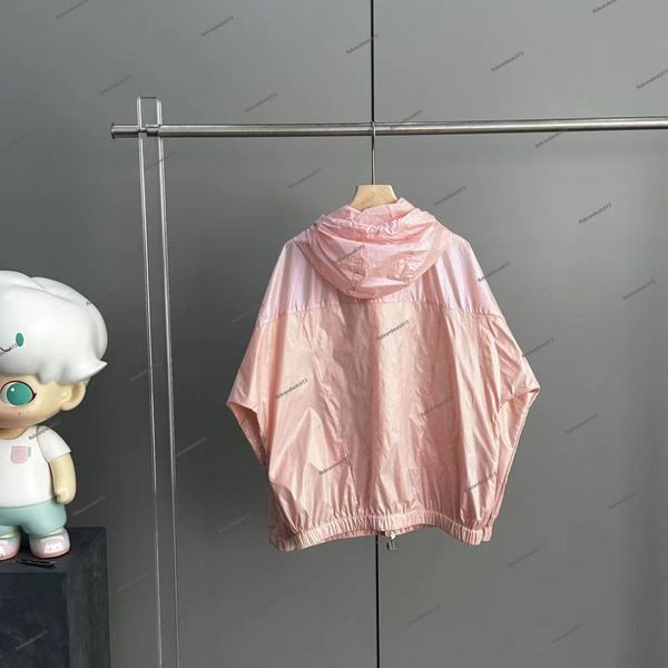 2024 Designer Womens Jacket Spring and Autumn Windrunner Tee Fashion Hooded Sports Windbreaker Casual Zipper Partie Hooded Jacket for Women, White
2024 Designer Womens Jacket Spring and Autumn Windrunner Tee Fashion Hooded Sports Windbreaker Casual Zipper Partie Hooded Jacket for Women, White
