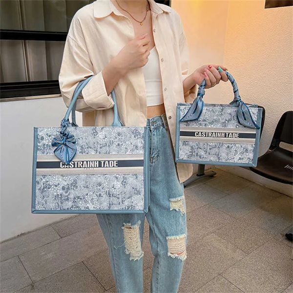 Designer Bag Classic book designer tote Saddle Bag Top-quality Luxury Shoulder Bag Hardware Buckle High Quality Top quality leather material Summer classic style, Other style
Designer Bag Classic book designer tote Saddle Bag Top-quality Luxury Shoulder Bag Hardware Buckle High Quality Top quality leather material Summer classic style, Other style