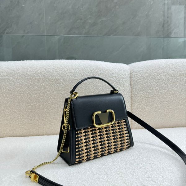 10A designer bag high quality Messenger handbags luxurys fashion womens crossBody clutch shoulder bag Letter handbag purse pocket totes wallet bags, Black
10A designer bag high quality Messenger handbags luxurys fashion womens crossBody clutch shoulder bag Letter handbag purse pocket totes wallet bags, Black