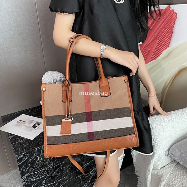 Contrast Color Light Luxury Handbag New Women's Bag Fashionable and Versatile Large Capacity Commuting Tote Bag Single Shoulder Crossbody Bag, Deep brown
Contrast Color Light Luxury Handbag New Women's Bag Fashionable and Versatile Large Capacity Commuting Tote Bag Single Shoulder Crossbody Bag, Deep brown