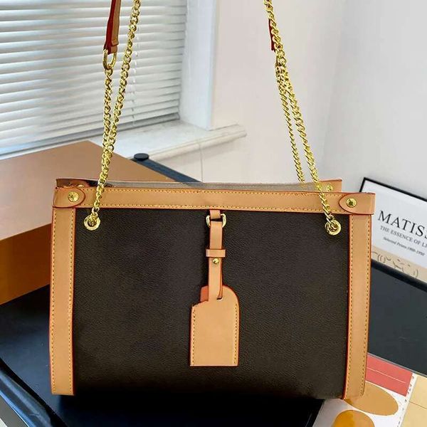 Designer's Classic Women's Tote Bag Retro Fashionable, with Tall Straight Shape That Unbeatable for Daily Wear. It Fully Embodies A Sense ond Is, Deep brown
Designer's Classic Women's Tote Bag Retro Fashionable, with Tall Straight Shape That Unbeatable for Daily Wear. It Fully Embodies A Sense ond Is, Deep brown