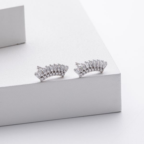 S925 pure silver fashionable niche design, light luxury fan-shaped earrings for women, simple and staggered zircon
S925 pure silver fashionable niche design, light luxury fan-shaped earrings for women, simple and staggered zircon