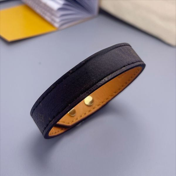 Bracelet Real Leather Bangle Women Men Designer Bracelets Brand Letter Jewelry Party Gifts
Bracelet Real Leather Bangle Women Men Designer Bracelets Brand Letter Jewelry Party Gifts