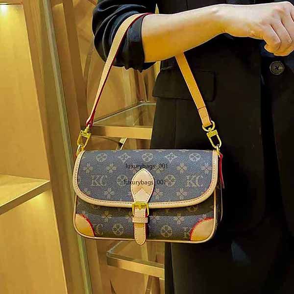 Designer Bag Shoulder Bags Wallet with Chain Embossed Letters Old Flower Luxury Handbags Floral Lady Embroidery Easy Pouch On Strap Purse 65, # 21
Designer Bag Shoulder Bags Wallet with Chain Embossed Letters Old Flower Luxury Handbags Floral Lady Embroidery Easy Pouch On Strap Purse 65, # 21