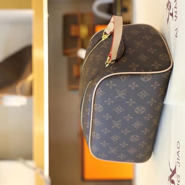 Makeup bag Designer Bag cosmetic bag Ladies Fashion HandbagClassic aged leather with full print zipper closure toiletry bag New Evening Bags Luxury Handbag, #9
Makeup bag Designer Bag cosmetic bag Ladies Fashion HandbagClassic aged leather with full print zipper closure toiletry bag New Evening Bags Luxury Handbag, #9