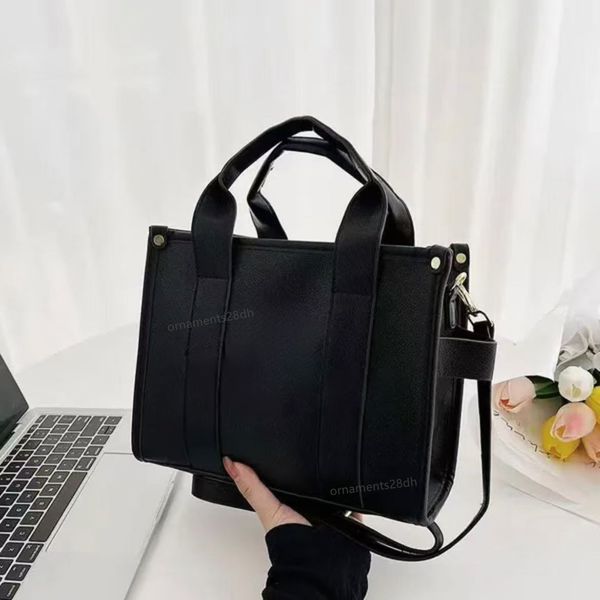 Messenger shopping bags designer women bag high quality sling designer bag plain daily outfit casual Halloween beautiful prezzie luxury ladies shoulder bags Y3, A1
Messenger shopping bags designer women bag high quality sling designer bag plain daily outfit casual Halloween beautiful prezzie luxury ladies shoulder bags Y3, A1