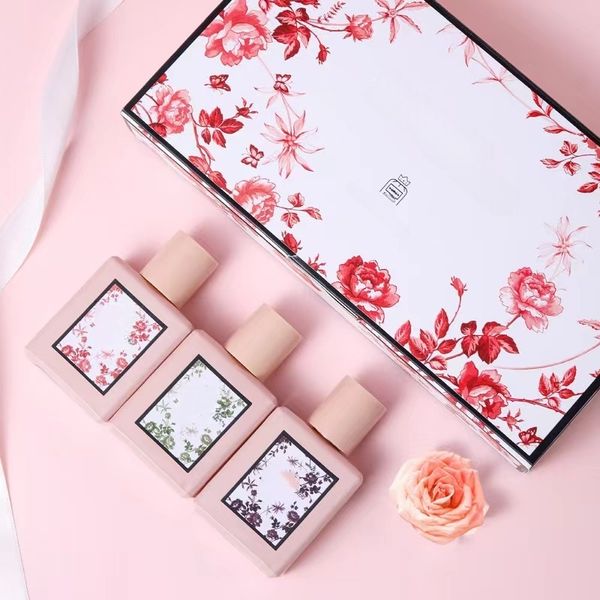 Designer perfume four piece set mens cologne perfume durable high quality spray with gift box
Designer perfume four piece set mens cologne perfume durable high quality spray with gift box