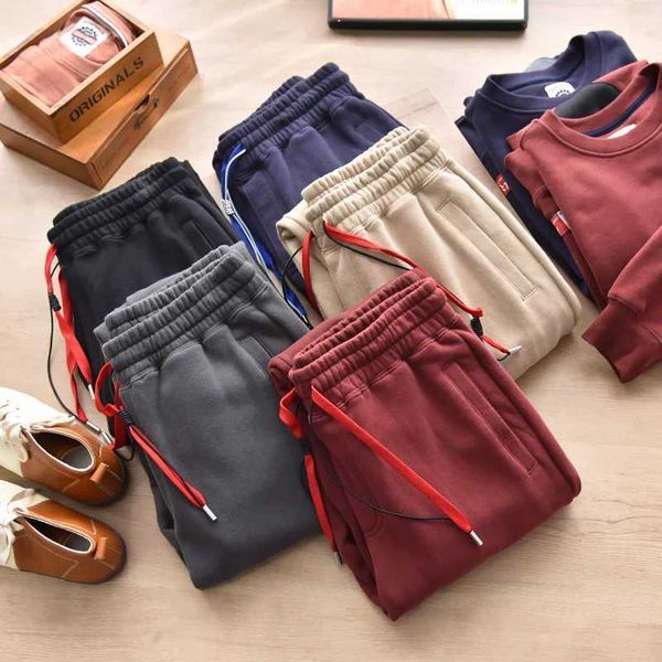 Add velvet padded leg pants to loose casual sweaters for autumn and winter.