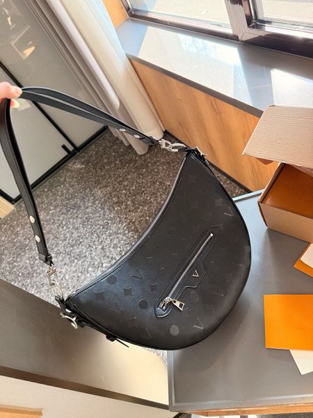 2024 New design loop Underarm Moon bag fashion shoulder cross body package clutch handbag brand Moonlight tote bags, Black
2024 New design loop Underarm Moon bag fashion shoulder cross body package clutch handbag brand Moonlight tote bags, Black