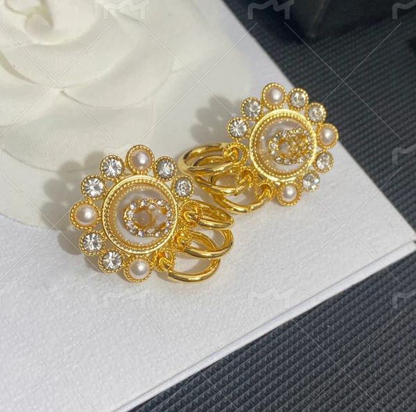 Classic Design Stud Bow Light Luxury Earrings Crystal Pearl Earrings Fashionable and Elegant Women's Wedding Party Jewelry Accessories
Classic Design Stud Bow Light Luxury Earrings Crystal Pearl Earrings Fashionable and Elegant Women's Wedding Party Jewelry Accessories