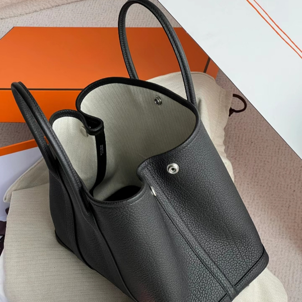 19A Classic Handbag Designer Commuter Business Casual Bag 30 36cm large capacity in Imported German leather with gold plated hardware
