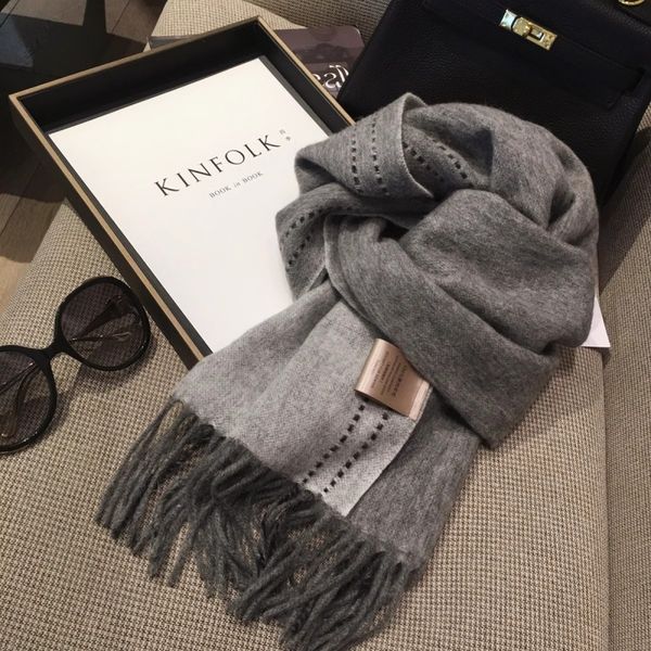 Solid color stitching design double-sided cashmere shawl ---83297
Solid color stitching design double-sided cashmere shawl ---83297