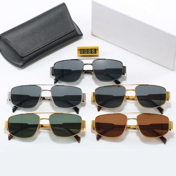 Designer Sunglasses Unisexs Classic Regular Sunglasses Retro Rendering Casual Fashions Sunglasses With 5 Colors Options
Designer Sunglasses Unisexs Classic Regular Sunglasses Retro Rendering Casual Fashions Sunglasses With 5 Colors Options