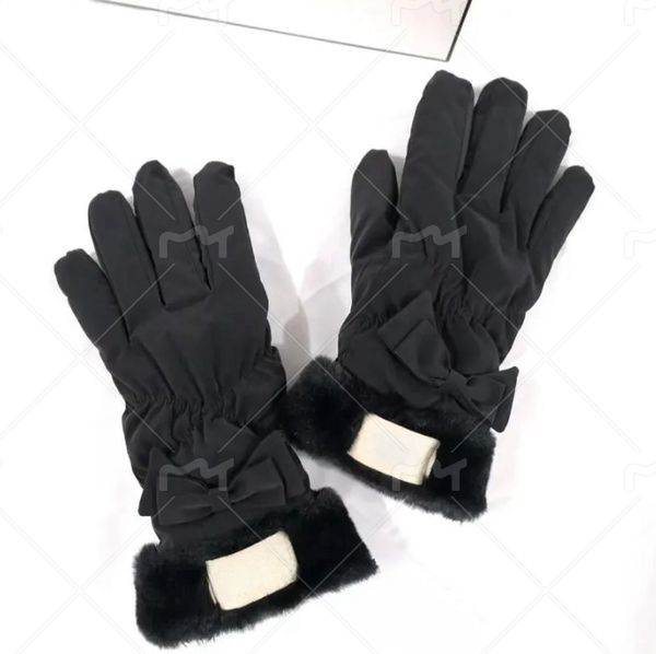 Women's winter wool thickened warm student suede leather men's riding windproof driving cold touch screen designer gloves
Women's winter wool thickened warm student suede leather men's riding windproof driving cold touch screen designer gloves