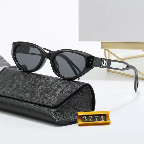 Designer Sunglasses Unisex Classic Regular Sunglasses Retro Rendering Casual Fashiones Sunglasses With 4 Colors Options
Designer Sunglasses Unisex Classic Regular Sunglasses Retro Rendering Casual Fashiones Sunglasses With 4 Colors Options