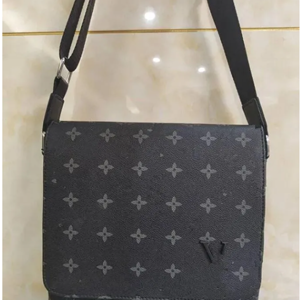2023 luxurys designers Mens Shoulder Bags Man Genuine Leather Briefcases Designer Handbag Bolsas Messenger Bag Wedding Dress Crossbody Bag wallet, Colour 4
2023 luxurys designers Mens Shoulder Bags Man Genuine Leather Briefcases Designer Handbag Bolsas Messenger Bag Wedding Dress Crossbody Bag wallet, Colour 4