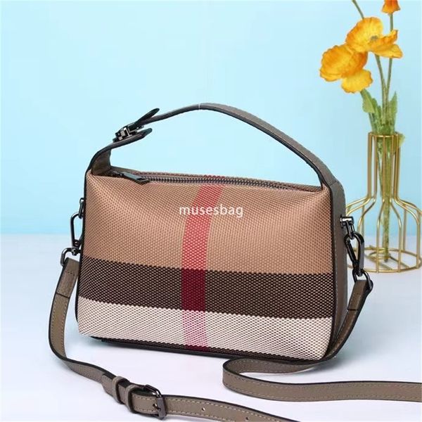 High quality niche design new plaid small bag women vegetable basket handbag mobile phone bag small and versatile one shoulder crossbody bag, Black
High quality niche design new plaid small bag women vegetable basket handbag mobile phone bag small and versatile one shoulder crossbody bag, Black