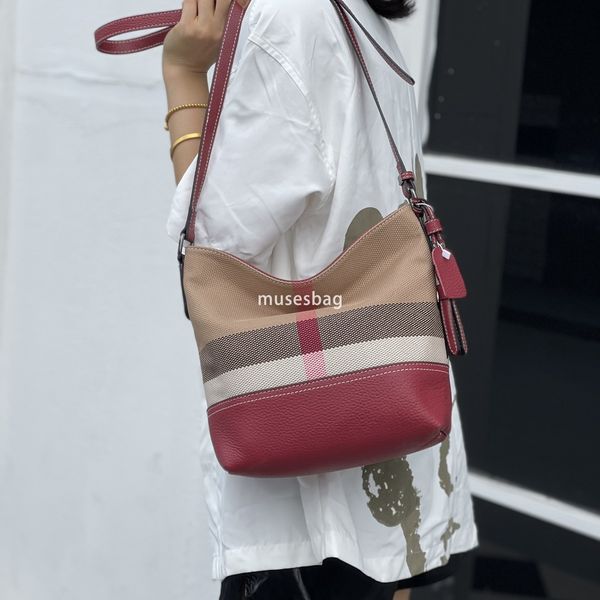 European and American retro niche design zipper buckle leather canvas handbag new high-quality commuting crossbody bag underarm handbag, Brown
European and American retro niche design zipper buckle leather canvas handbag new high-quality commuting crossbody bag underarm handbag, Brown