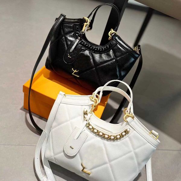 autumn New Vegetable Basket Womens Shoulder Bag Small and High end High end Lingge Embroidered Thread Large Capacity Handbag ladies handbags, White
autumn New Vegetable Basket Womens Shoulder Bag Small and High end High end Lingge Embroidered Thread Large Capacity Handbag ladies handbags, White