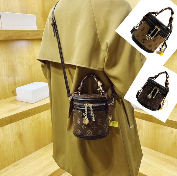 Wholesale women handbag elegant atmosphere printed leather mobile phone bag niche popular letters womens shoulder bag exquisite ribbon fashion backpack 12718#, Welfare color/regular packaging
Wholesale women handbag elegant atmosphere printed leather mobile phone bag niche popular letters womens shoulder bag exquisite ribbon fashion backpack 12718#, Welfare color/regular packaging