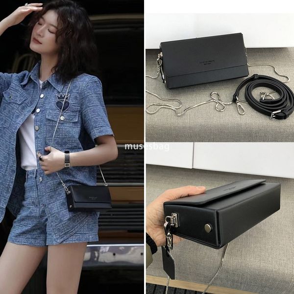 Commuting Spring/Summer One Shoulder Super Hot Small Bag New Women's Mobile Phone Bag Women's Crossbody High end Feeling Western Style Small Square Bag, Black
Commuting Spring/Summer One Shoulder Super Hot Small Bag New Women's Mobile Phone Bag Women's Crossbody High end Feeling Western Style Small Square Bag, Black