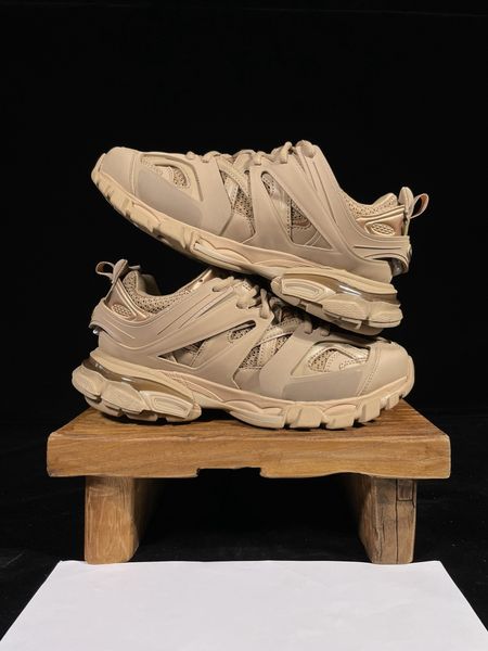 Woman Men's Track S…