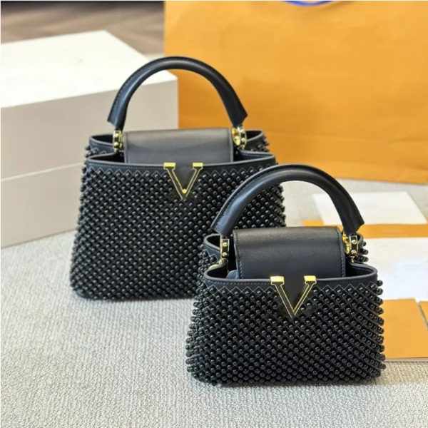 Top luxury handbag designer Pearl Capucines Crossbody Shoulder Women's tote bag Metal label Solid color makeup purse, Split
Top luxury handbag designer Pearl Capucines Crossbody Shoulder Women's tote bag Metal label Solid color makeup purse, Split