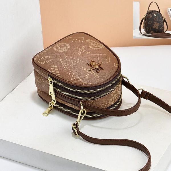 Factory wholesale female handbag summer double zipper fashion mobile phone bag sweet letter printed shoulder bag elegant atmosphere contrast leather bag 8587#, Welfare style
Factory wholesale female handbag summer double zipper fashion mobile phone bag sweet letter printed shoulder bag elegant atmosphere contrast leather bag 8587#, Welfare style